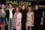 Amsterdam 25 maart 2019
Julia Berendse, Dook van Dijck, Mariska van Kolck, Tony Neef, Willemijn Maandag en Jordy van Loon bij de perspresentatie van de musical Haal het doek maar op in het DeLaMar Theater in Amsterdam