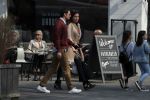 Amsterdam 30 maart 2019
Daniel de Ridder en zijn vriendin Halina Reijn op terras en op de beethovenstraat.