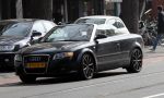 Amsterdam 30 maart 2019
Daniel de Ridder en zijn vriendin Halina Reijn op terras en op de beethovenstraat. Audi A4 cabrio