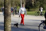 Amsterdam 24 april 2019
Hans Kesting met zijn hond in het vondelpark.