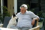 Amsterdam 29 maart 2019
Hans v d Togt met zijn hondje op het terras van zijn woonboot/ woonark.