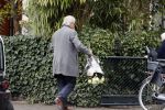 Amsterdam 26 maart 2019
Jeroen en Herma Krabbe in hun biro onderweg naar hun zoon Martijn Krabbe die jarig is.