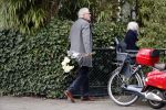 Amsterdam 26 maart 2019
Jeroen en Herma Krabbe in hun biro onderweg naar hun zoon Martijn Krabbe die jarig is.