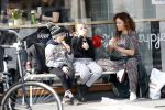 Amsterdam 30 maart 2019
Katja Schuurman eet ijsje met haar dochter Sammie en neefje Chico Toonen ( dochter Birgit Schuurman en ex man Arne Toonen)