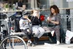 Amsterdam 30 maart 2019
Katja Schuurman eet ijsje met haar dochter Sammie en neefje Chico Toonen ( dochter Birgit Schuurman en ex man Arne Toonen)