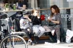 Amsterdam 30 maart 2019
Katja Schuurman eet ijsje met haar dochter Sammie en neefje Chico Toonen ( dochter Birgit Schuurman en ex man Arne Toonen)