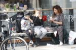 Amsterdam 30 maart 2019
Katja Schuurman eet ijsje met haar dochter Sammie en neefje Chico Toonen ( dochter Birgit Schuurman en ex man Arne Toonen)