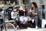 Amsterdam 30 maart 2019
Katja Schuurman eet ijsje met haar dochter Sammie en neefje Chico Toonen ( dochter Birgit Schuurman en ex man Arne Toonen)