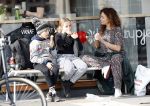 Amsterdam 30 maart 2019
Katja Schuurman eet ijsje met haar dochter Sammie en neefje Chico Toonen ( dochter Birgit Schuurman en ex man Arne Toonen)
