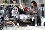 Amsterdam 30 maart 2019
Katja Schuurman eet ijsje met haar dochter Sammie en neefje Chico Toonen ( dochter Birgit Schuurman en ex man Arne Toonen)