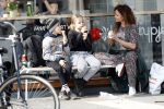 Amsterdam 30 maart 2019
Katja Schuurman eet ijsje met haar dochter Sammie en neefje Chico Toonen ( dochter Birgit Schuurman en ex man Arne Toonen)