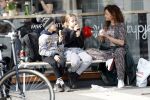 Amsterdam 30 maart 2019
Katja Schuurman eet ijsje met haar dochter Sammie en neefje Chico Toonen ( dochter Birgit Schuurman en ex man Arne Toonen)