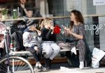 Amsterdam 30 maart 2019
Katja Schuurman eet ijsje met haar dochter Sammie en neefje Chico Toonen ( dochter Birgit Schuurman en ex man Arne Toonen)