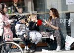 Amsterdam 30 maart 2019
Katja Schuurman eet ijsje met haar dochter Sammie en neefje Chico Toonen ( dochter Birgit Schuurman en ex man Arne Toonen)
