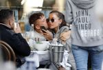Amsterdam 24 maart 2019
Jorik Lil Kleine met zijn vriendin Jaimie Vaes op terras bij George.