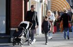 Amsterdam 24 maart 2019
Chantal Janzen en haar man Marco Geeratz en hun kinderen op terras en Amsterdam zuid.