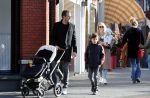 Amsterdam 24 maart 2019
Chantal Janzen en haar man Marco Geeratz en hun kinderen op terras en Amsterdam zuid.