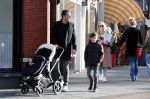 Amsterdam 24 maart 2019
Chantal Janzen en haar man Marco Geeratz en hun kinderen op terras en Amsterdam zuid.