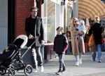 Amsterdam 24 maart 2019
Chantal Janzen en haar man Marco Geeratz en hun kinderen op terras en Amsterdam zuid.