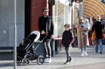 Amsterdam 24 maart 2019
Chantal Janzen en haar man Marco Geeratz en hun kinderen op terras en Amsterdam zuid.