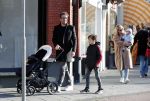 Amsterdam 24 maart 2019
Chantal Janzen en haar man Marco Geeratz en hun kinderen op terras en Amsterdam zuid.