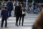 Amsterdam Vondelpark 24 maart 2019
Romy Monteiro met haar nieuwe vriend Jasper Suyk verliefd in het vondelpark.