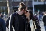 Amsterdam Vondelpark 24 maart 2019
Romy Monteiro met haar nieuwe vriend Jasper Suyk verliefd in het vondelpark.
