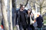 Amsterdam Vondelpark 24 maart 2019
Romy Monteiro met haar nieuwe vriend Jasper Suyk verliefd in het vondelpark.