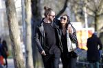 Amsterdam Vondelpark 24 maart 2019
Romy Monteiro met haar nieuwe vriend Jasper Suyk verliefd in het vondelpark.