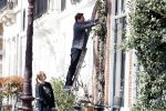 Amsterdam 30 maart 2019
Twan Huys en zijn vrouw zijn aan het klussen bij hun huis . Ze snoeien oa de struiken.