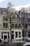 Amsterdam 13 april 2020
Huis Andre v Duin met een beertje voor het raam