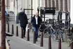 Amsterdam 14 april 2020
Andre v Duin gaat lekker vanaf zijn huis wandelen . Voor zijn raam staat een speelgoed beer voor de kinderen die de berenroute lopen . De beer was van zijn partner Martin