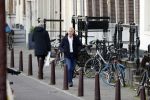 Amsterdam 14 april 2020
Andre v Duin gaat lekker vanaf zijn huis wandelen . Voor zijn raam staat een speelgoed beer voor de kinderen die de berenroute lopen . De beer was van zijn partner Martin