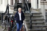 Amsterdam 14 april 2020
Andre v Duin gaat lekker vanaf zijn huis wandelen . Voor zijn raam staat een speelgoed beer voor de kinderen die de berenroute lopen . De beer was van zijn partner Martin