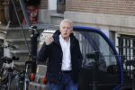 Amsterdam 14 april 2020
Andre v Duin gaat lekker vanaf zijn huis wandelen . Voor zijn raam staat een speelgoed beer voor de kinderen die de berenroute lopen . De beer was van zijn partner Martin
