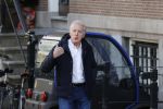 Amsterdam 14 april 2020
Andre v Duin gaat lekker vanaf zijn huis wandelen . Voor zijn raam staat een speelgoed beer voor de kinderen die de berenroute lopen . De beer was van zijn partner Martin