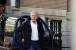 Amsterdam 14 april 2020
Andre v Duin gaat lekker vanaf zijn huis wandelen . Voor zijn raam staat een speelgoed beer voor de kinderen die de berenroute lopen . De beer was van zijn partner Martin