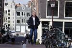 Amsterdam 14 april 2020
Andre v Duin gaat lekker vanaf zijn huis wandelen . Voor zijn raam staat een speelgoed beer voor de kinderen die de berenroute lopen . De beer was van zijn partner Martin
