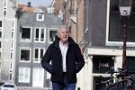 Amsterdam 14 april 2020
Andre v Duin gaat lekker vanaf zijn huis wandelen . Voor zijn raam staat een speelgoed beer voor de kinderen die de berenroute lopen . De beer was van zijn partner Martin