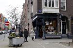 Amsterdam 18 maart 2020
Bij bakkerij Bertram saan klanten buiten te wachten