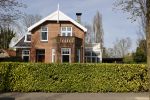 Amstelveen 10 en 11 april 2020
Carice v Houten en haar partner Guy Pearce hebben samen een nieuwe villa in Amstelveen gekocht.