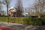 Amstelveen 10 en 11 april 2020
Carice v Houten en haar partner Guy Pearce hebben samen een nieuwe villa in Amstelveen gekocht.