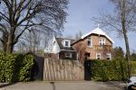 Amstelveen 10 en 11 april 2020
Carice v Houten en haar partner Guy Pearce hebben samen een nieuwe villa in Amstelveen gekocht.