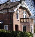 Amstelveen 10 en 11 april 2020
Carice v Houten en haar partner Guy Pearce hebben samen een nieuwe villa in Amstelveen gekocht.
