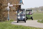 Ouderkerk aan de Amstel 11 april 2020
Connie Witteman en haar zoon Marvin Breukhoven  met zijn vriend Rick rijden met hun 2 biro CCCC karretjes langs de Amstel.