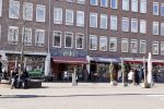 Amsterdam april 2020
Corona waarschuwingen en winkels met rijen