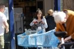 Bergen en Bergen aan Zee 6 april 2020
Debby Petter doet boodschappen in het centrum van Bergen.