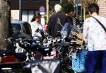 Bergen en Bergen aan Zee 6 april 2020
Debby Petter doet boodschappen in het centrum van Bergen.