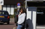 Bergen en Bergen aan Zee 6 april 2020
Debby Petter doet boodschappen in het centrum van Bergen.