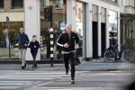 Amsterdam 16 maart 2020
Dries Roelvink hardlopend op de pc hooftstraat